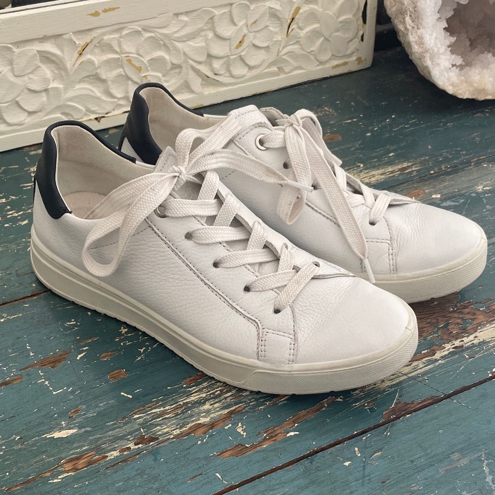 Ara women’s white sneaker 6.5